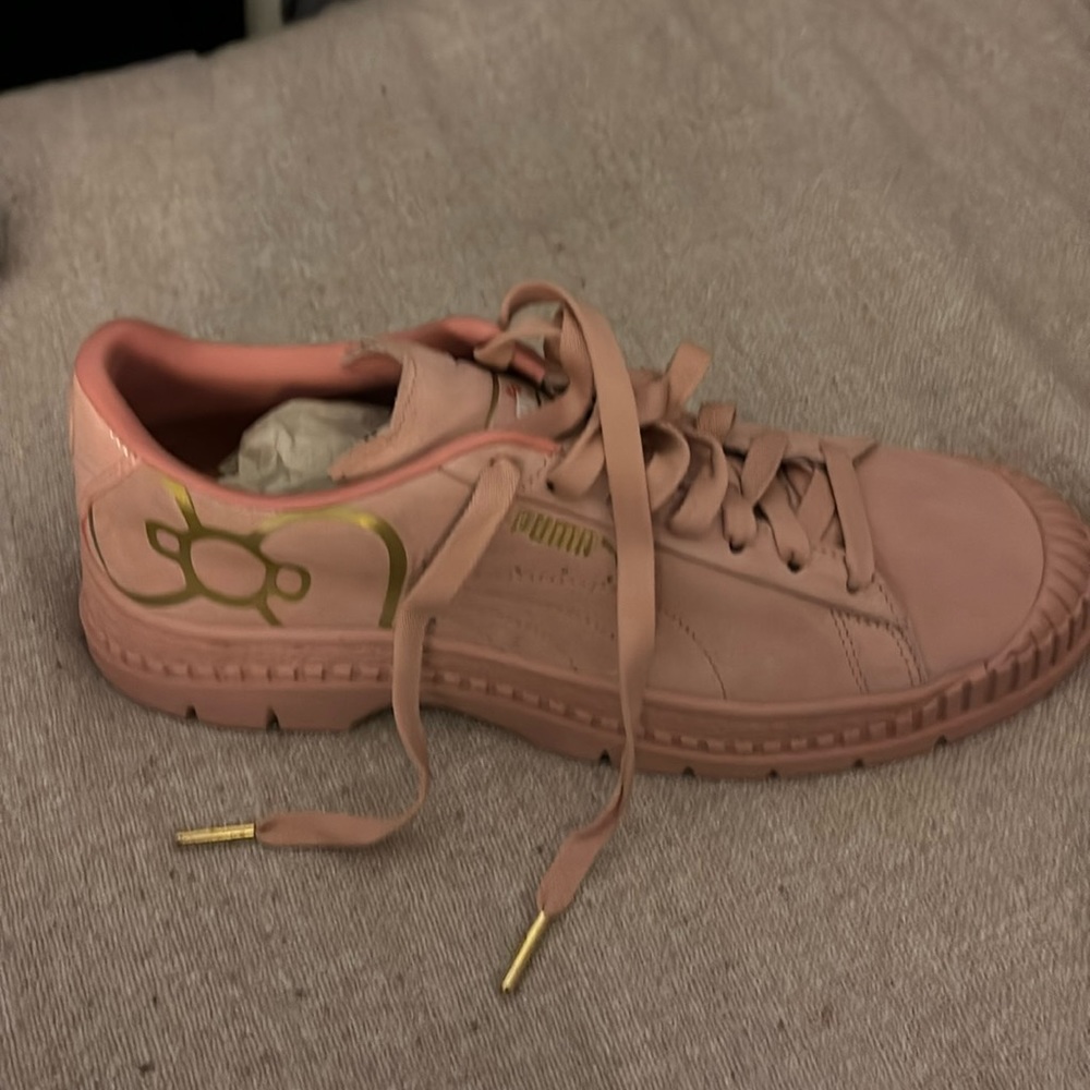 Hello kitty size 8 puma shoes new. Willing to bargain
